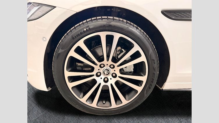 2024 Approved Jaguar XF Fuji White 2.0D I4, 204 CP R-DYNAMIC SE