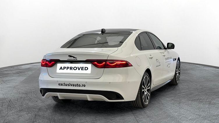 2024 Approved Jaguar XF Fuji White 2.0D I4, 204 CP R-DYNAMIC SE
