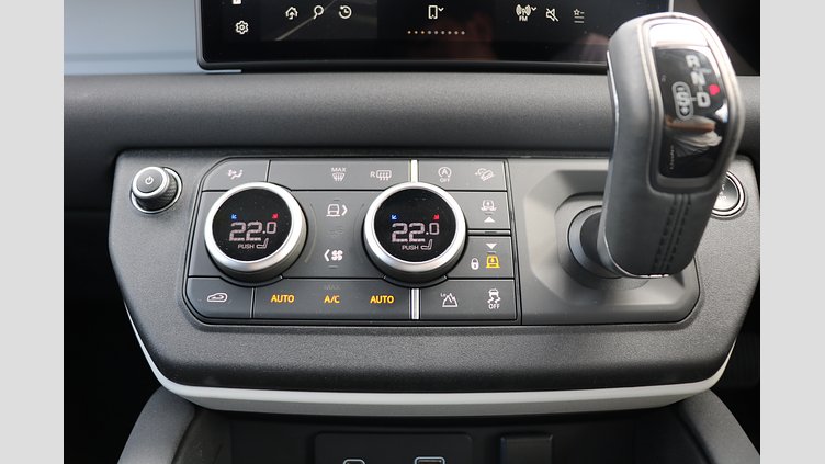 2023 認定中古車 Land Rover Defender 110 Fuji White 4WD S　D300