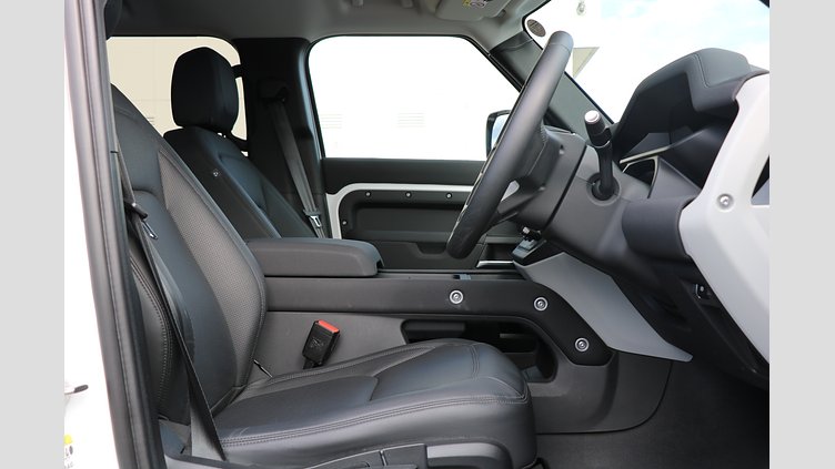 2023 認定中古車 Land Rover Defender 110 Fuji White 4WD S　D300