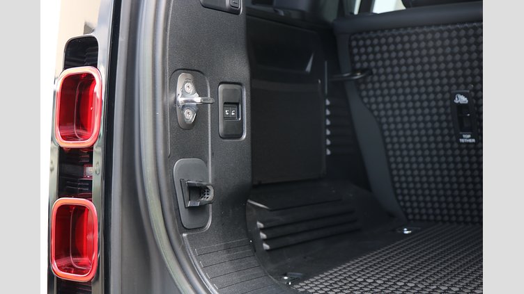 2023 認定中古車 Land Rover Defender 110 Fuji White 4WD S　D300