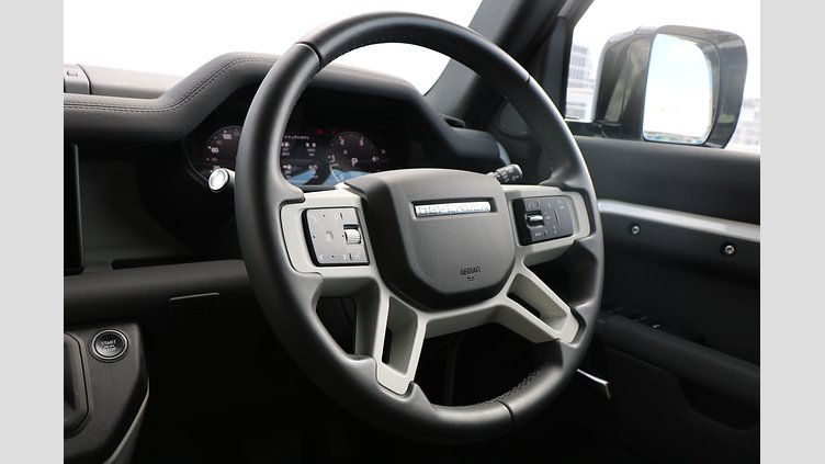 2023 認定中古車 Land Rover Defender 110 Fuji White 4WD S　D300