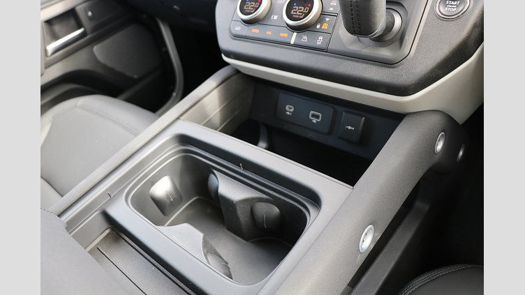 2023 認定中古車 Land Rover Defender 110 Fuji White 4WD S　D300