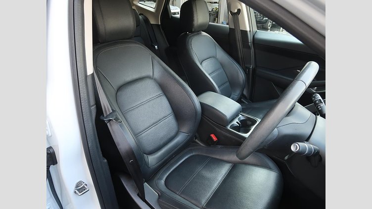 2021 認定中古車 Jaguar E-Pace Fuji White ２００ＰＳ(ガソリン) S