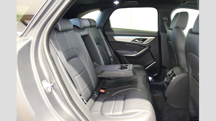 2024 認定中古車 Jaguar F-Pace オストゥーニパールホワイト D200マイルドハイブリッド（ディーゼル） 2.0D R-DYNAMIC SE