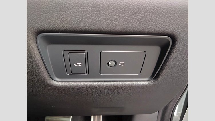 2024 認定中古車 Jaguar F-Pace オストゥーニパールホワイト D200マイルドハイブリッド（ディーゼル） 2.0D R-DYNAMIC SE