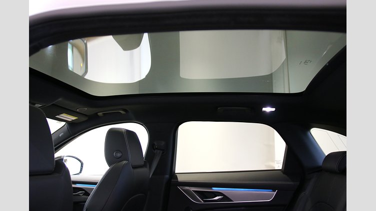 2024 認定中古車 Jaguar F-Pace オストゥーニパールホワイト D200マイルドハイブリッド（ディーゼル） 2.0D R-DYNAMIC SE