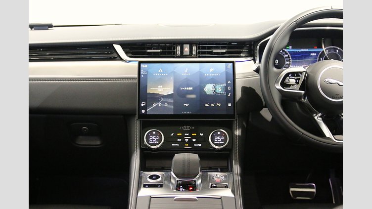 2024 認定中古車 Jaguar F-Pace オストゥーニパールホワイト D200マイルドハイブリッド（ディーゼル） 2.0D R-DYNAMIC SE