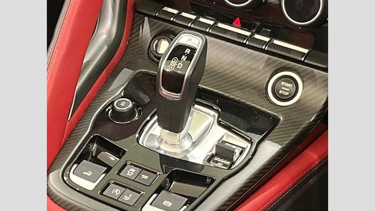 2021 認定中古車 Jaguar F-Type Yulong White 300PS R-ダイナミック　コンバーチブル