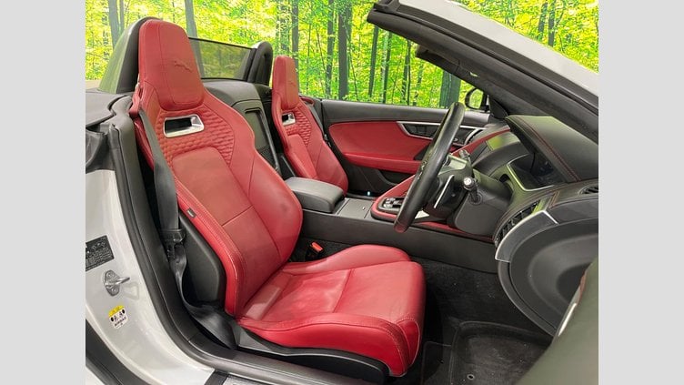 2021 認定中古車 Jaguar F-Type Yulong White 300PS R-ダイナミック　コンバーチブル