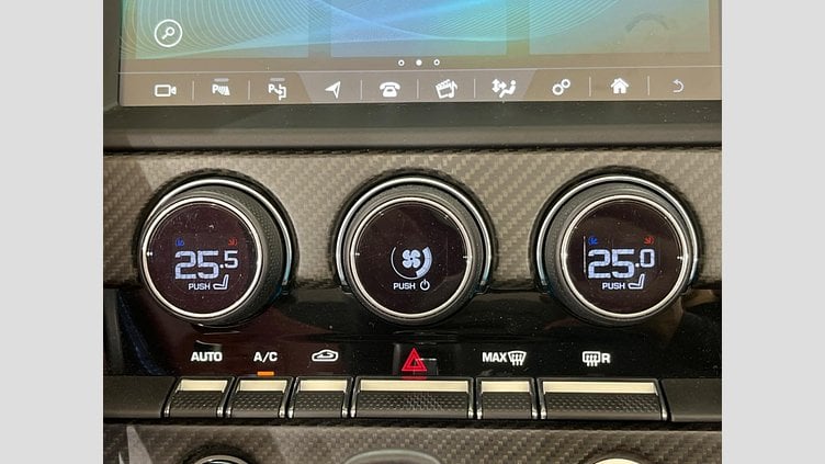 2021 認定中古車 Jaguar F-Type Yulong White 300PS R-ダイナミック　コンバーチブル