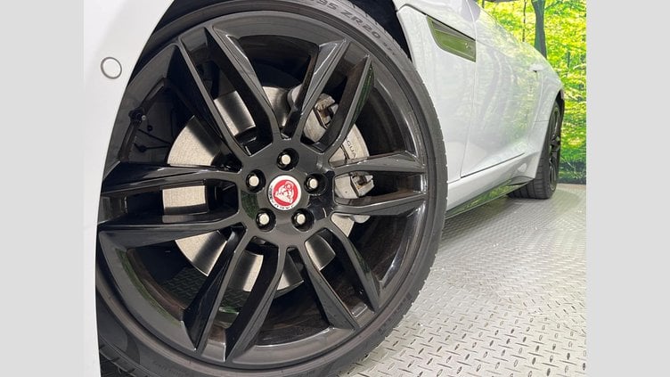 2021 認定中古車 Jaguar F-Type Yulong White 300PS R-ダイナミック　コンバーチブル
