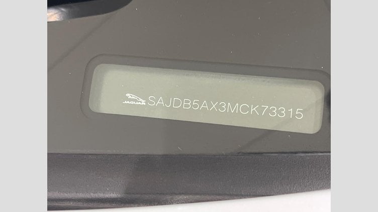 2021 認定中古車 Jaguar F-Type Yulong White 300PS R-ダイナミック　コンバーチブル