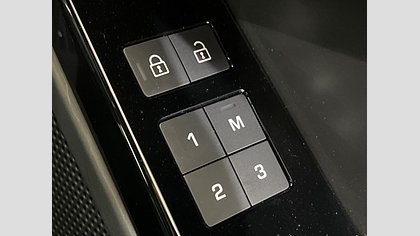 Range Rover Velar 66