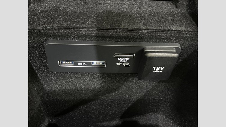 2019 認定中古車 Land Rover Range Rover Velar Narvik Black 4WD
 Ｒ ダイナミック Ｓ １８０ＰＳ