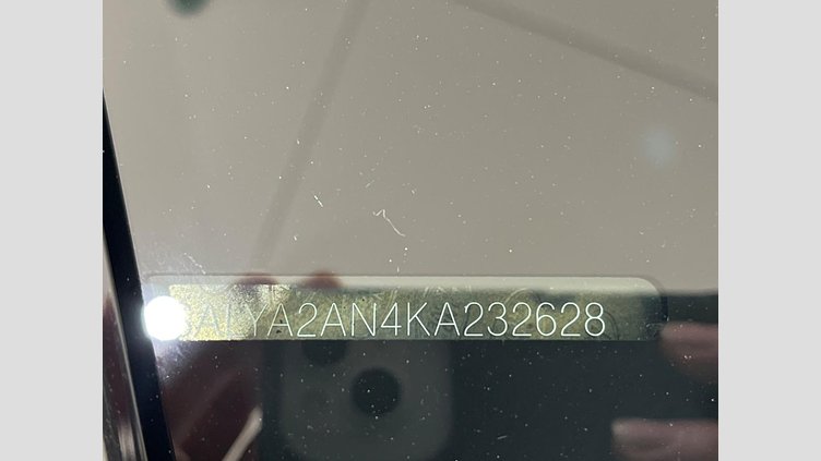 2019 認定中古車 Land Rover Range Rover Velar Narvik Black 4WD
 Ｒ ダイナミック Ｓ １８０ＰＳ