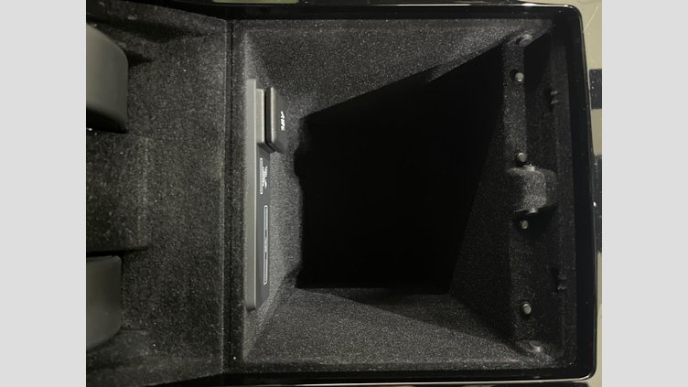 2019 認定中古車 Land Rover Range Rover Velar Narvik Black 4WD
 Ｒ ダイナミック Ｓ １８０ＰＳ