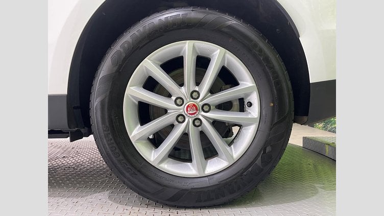 2018 認定中古車 Jaguar F-Pace Fuji White 200PS ピュア