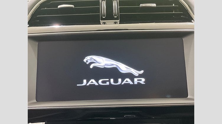 2018 認定中古車 Jaguar F-Pace Fuji White 200PS ピュア
