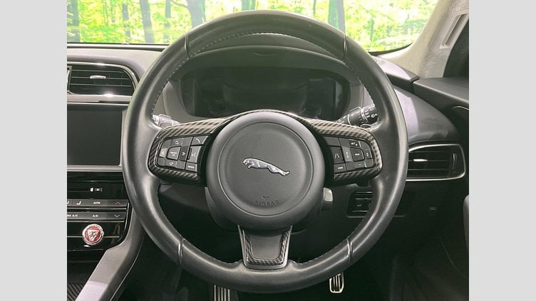 2018 認定中古車 Jaguar F-Pace Fuji White 200PS ピュア