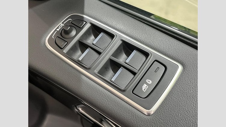2018 認定中古車 Jaguar F-Pace Fuji White 200PS ピュア