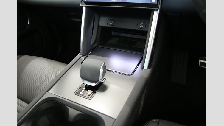 2025 認定中古車 Land Rover Discovery Sport オストゥーニパールホワイト P300eプラグインハイブリッド（ガソリン） Dynamic HSE