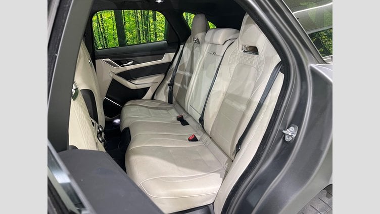 2021 認定中古車 Jaguar F-Pace British Racing Green 550PS SVR　BRGローンチエディション