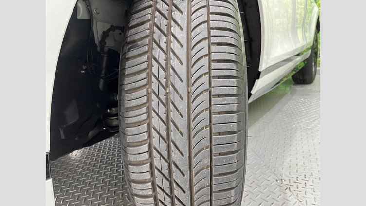 2024 認定中古車 Land Rover Range Rover Evoque Fuji White 4WD ダイナミック ＳＥ Ｄ２００