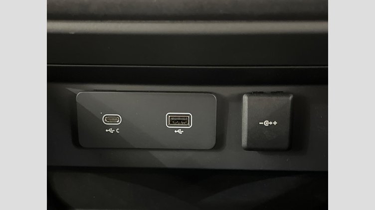 2024 認定中古車 Land Rover Defender 110 Fuji White D300 X-Dynamic HSE