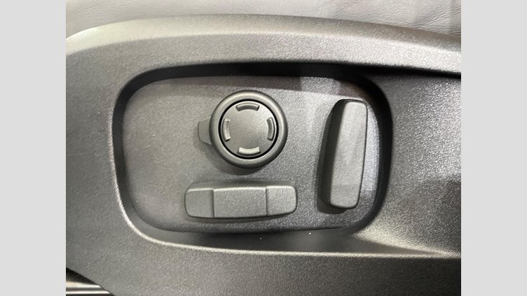 2024 認定中古車 Land Rover Defender 110 Fuji White D300 X-Dynamic HSE