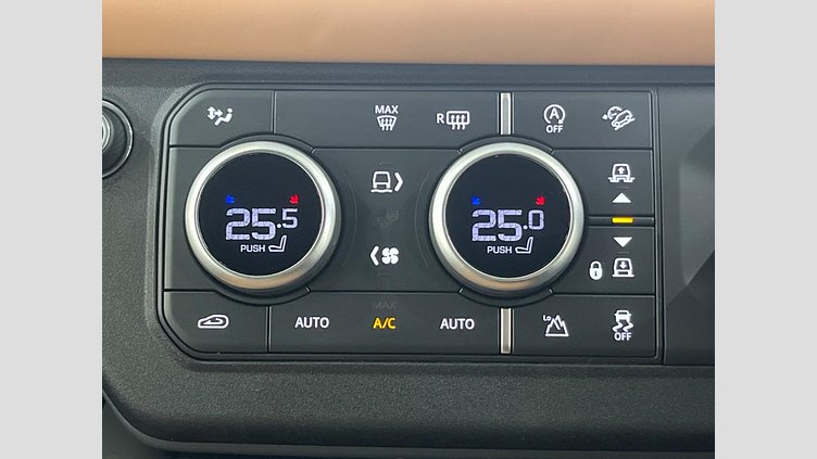 2024 認定中古車 Land Rover Defender 110 Fuji White D300 X-Dynamic HSE