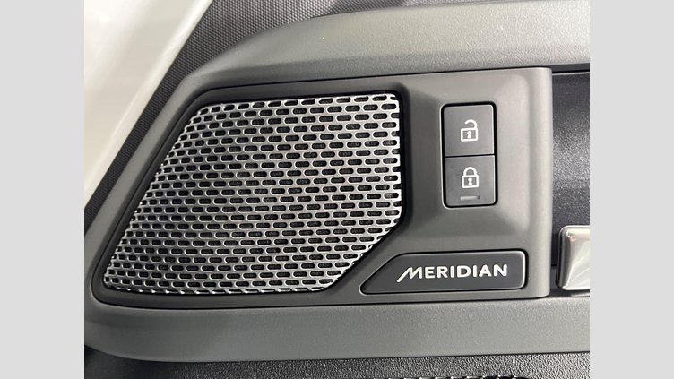 2024 認定中古車 Land Rover Defender 110 Fuji White D300 X-Dynamic HSE