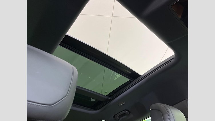 2024 認定中古車 Land Rover Defender 110 Fuji White D300 X-Dynamic HSE