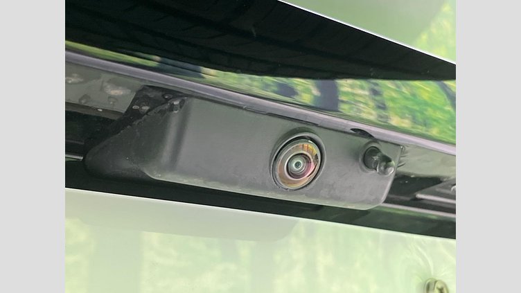 2024 認定中古車 Land Rover Defender 110 Fuji White D300 X-Dynamic HSE