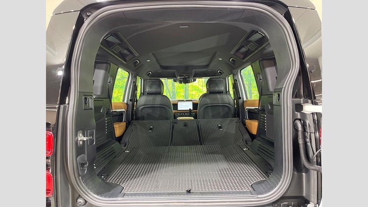 2024 認定中古車 Land Rover Defender 110 Fuji White D300 X-Dynamic HSE