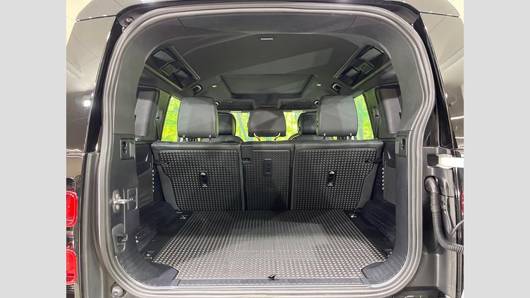 2024 認定中古車 Land Rover Defender 110 Fuji White D300 X-Dynamic HSE