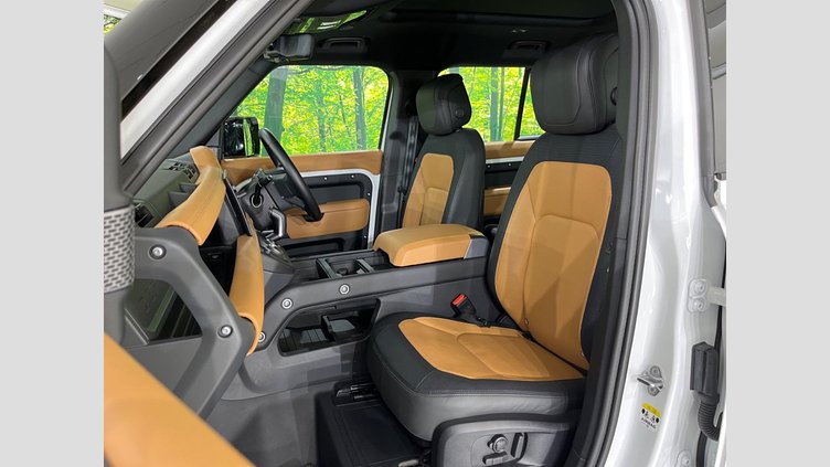 2024 認定中古車 Land Rover Defender 110 Fuji White D300 X-Dynamic HSE