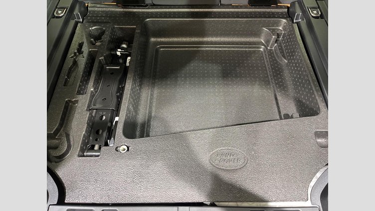 2024 認定中古車 Land Rover Defender 110 Fuji White D300 X-Dynamic HSE