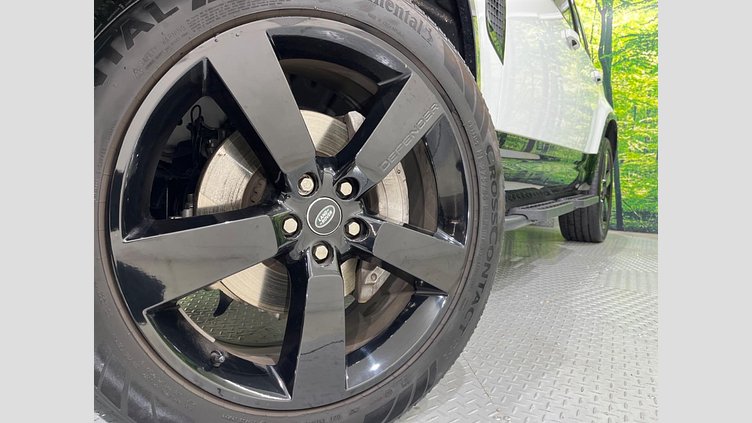 2024 認定中古車 Land Rover Defender 110 Fuji White D300 X-Dynamic HSE