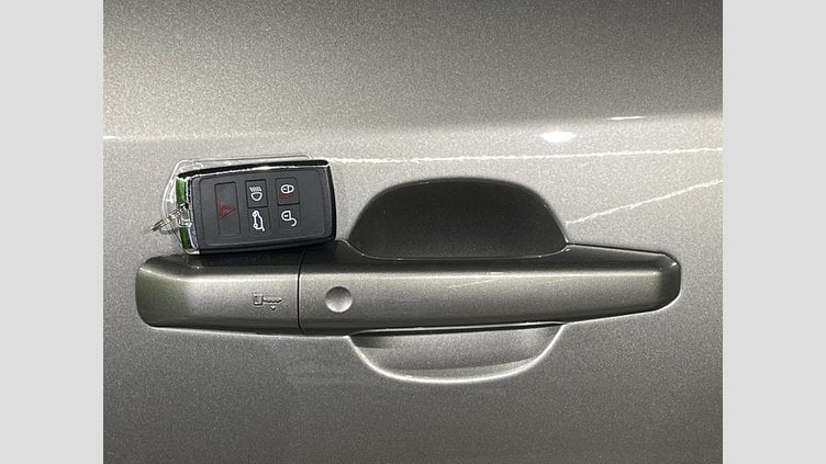 2019 認定中古車 Jaguar E-Pace Silicon Silver 4WD Ｒ‐ダイナミック ＨＳＥ ３００ＰＳ