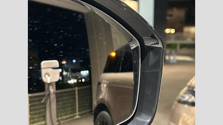 2019 認定中古車 Land Rover Discovery Sport Fuji White P250 R-Dynamic SE