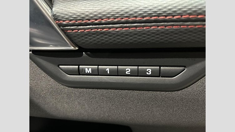 2019 認定中古車 Land Rover Discovery Sport Fuji White P250 R-Dynamic SE