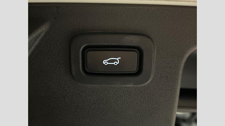 2019 認定中古車 Land Rover Discovery Sport Fuji White P250 R-Dynamic SE