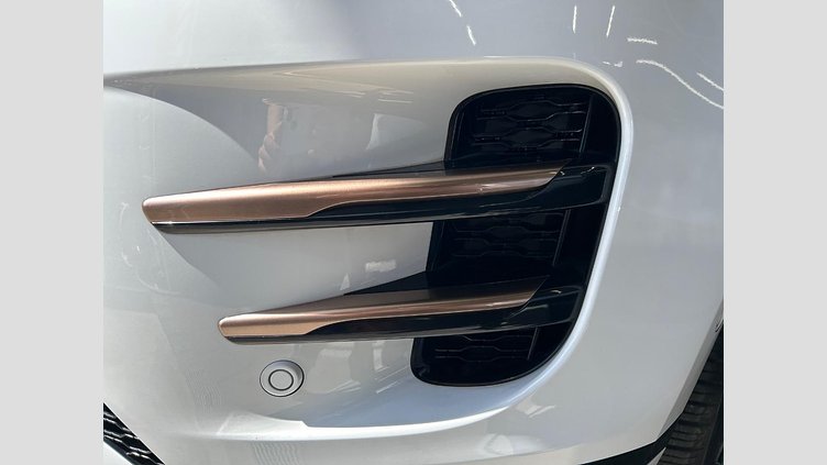 2023 認定中古車 Land Rover Range Rover Evoque Fuji White D200 AWD R-Dynamic S