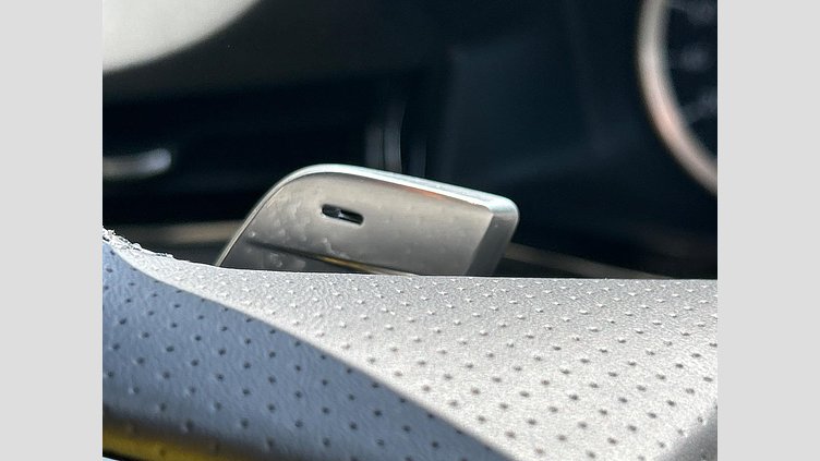 2023 認定中古車 Land Rover Range Rover Evoque Fuji White D200 AWD R-Dynamic S