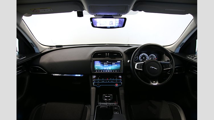 2017 認定中古車 Jaguar F-Pace フジホワイト 3.0V6 スーパーチャージド 340PS 3.0V6 R-SPORT