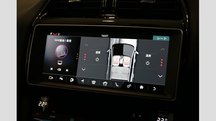 2017 認定中古車 Jaguar F-Pace フジホワイト 3.0V6 スーパーチャージド 340PS 3.0V6 R-SPORT