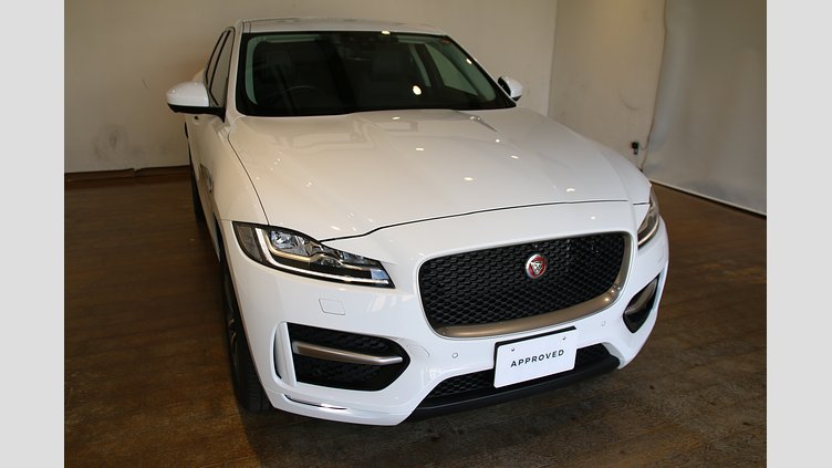 2017 認定中古車 Jaguar F-Pace フジホワイト 3.0V6 スーパーチャージド 340PS 3.0V6 R-SPORT