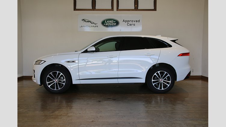 2017 認定中古車 Jaguar F-Pace フジホワイト 3.0V6 スーパーチャージド 340PS 3.0V6 R-SPORT