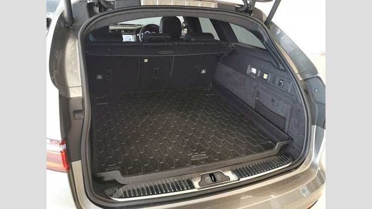 2018 認定中古車 Jaguar XF Silicon Silver Meridianサウンドシステム パワーテールゲート 純正19インチアルミホイール アダプティブLEDヘッドライト（シグネチャーデイライト付き）ステアリングホイールヒーター フルセグテレビ スポーツブレイク プレステージ2.0L D180 